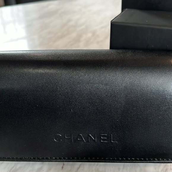 CHANEL SUNGLASSES - Picture 6 of 10